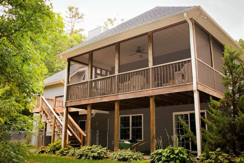 how to prevent mold and mildew on screened porch